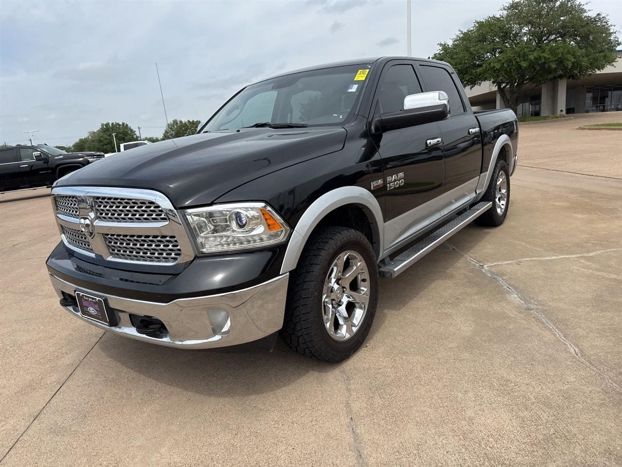 RAM 1500 Laramie 4x4 Crew Cab 5'7" Box 2017