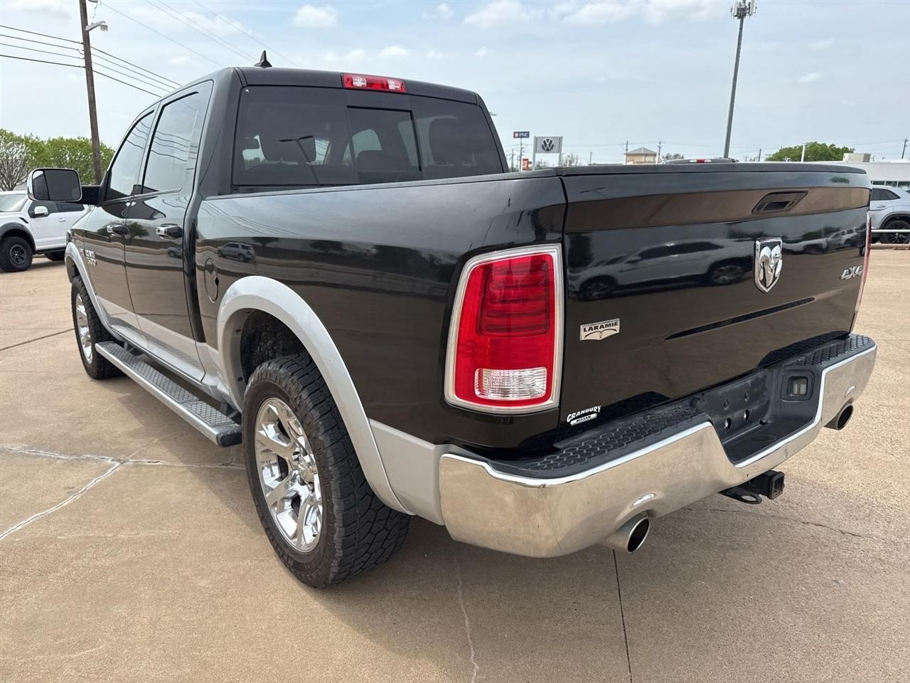 RAM 1500 Laramie 4x4 Crew Cab 5'7" Box 2017