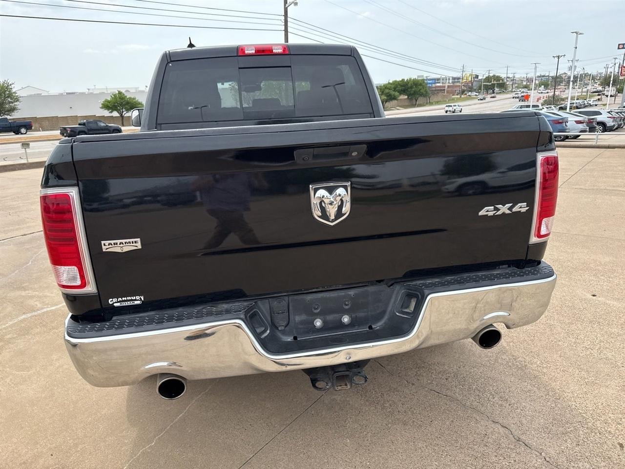 RAM 1500 Laramie 4x4 Crew Cab 5'7" Box 2017