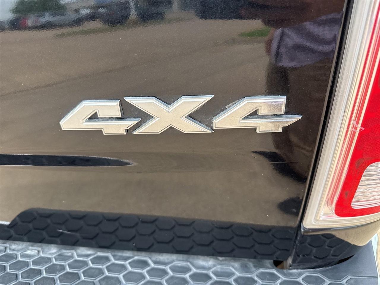 RAM 1500 Laramie 4x4 Crew Cab 5'7" Box 2017