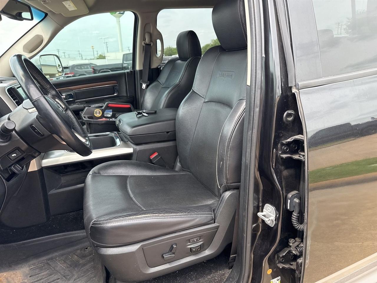 RAM 1500 Laramie 4x4 Crew Cab 5'7" Box 2017