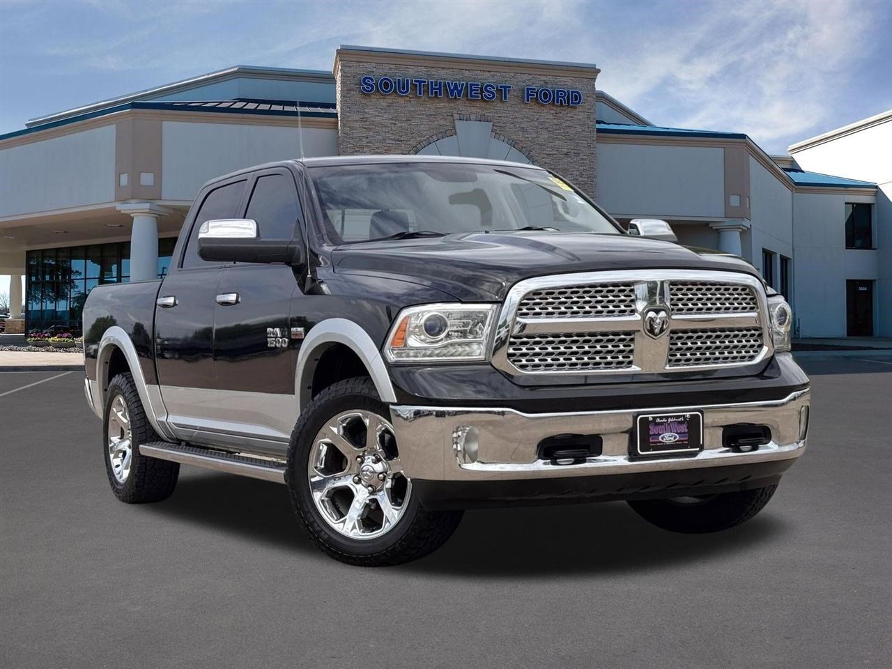 2017 RAM 1500 Laramie 4x4 Crew Cab 5'7" Box