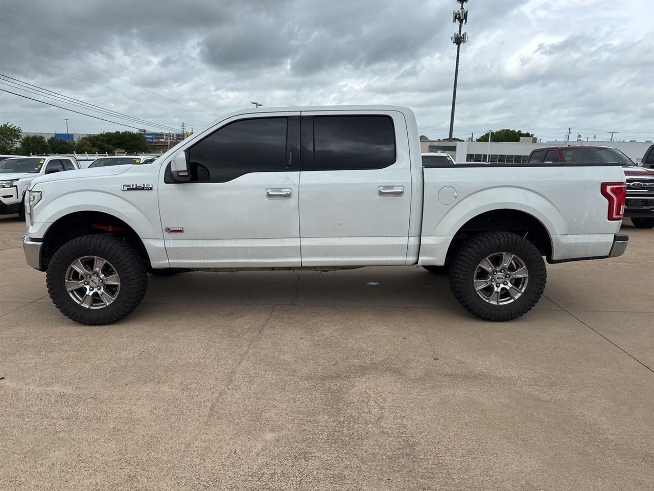 Ford F-150 2WD SuperCrew 157" Lariat 2015