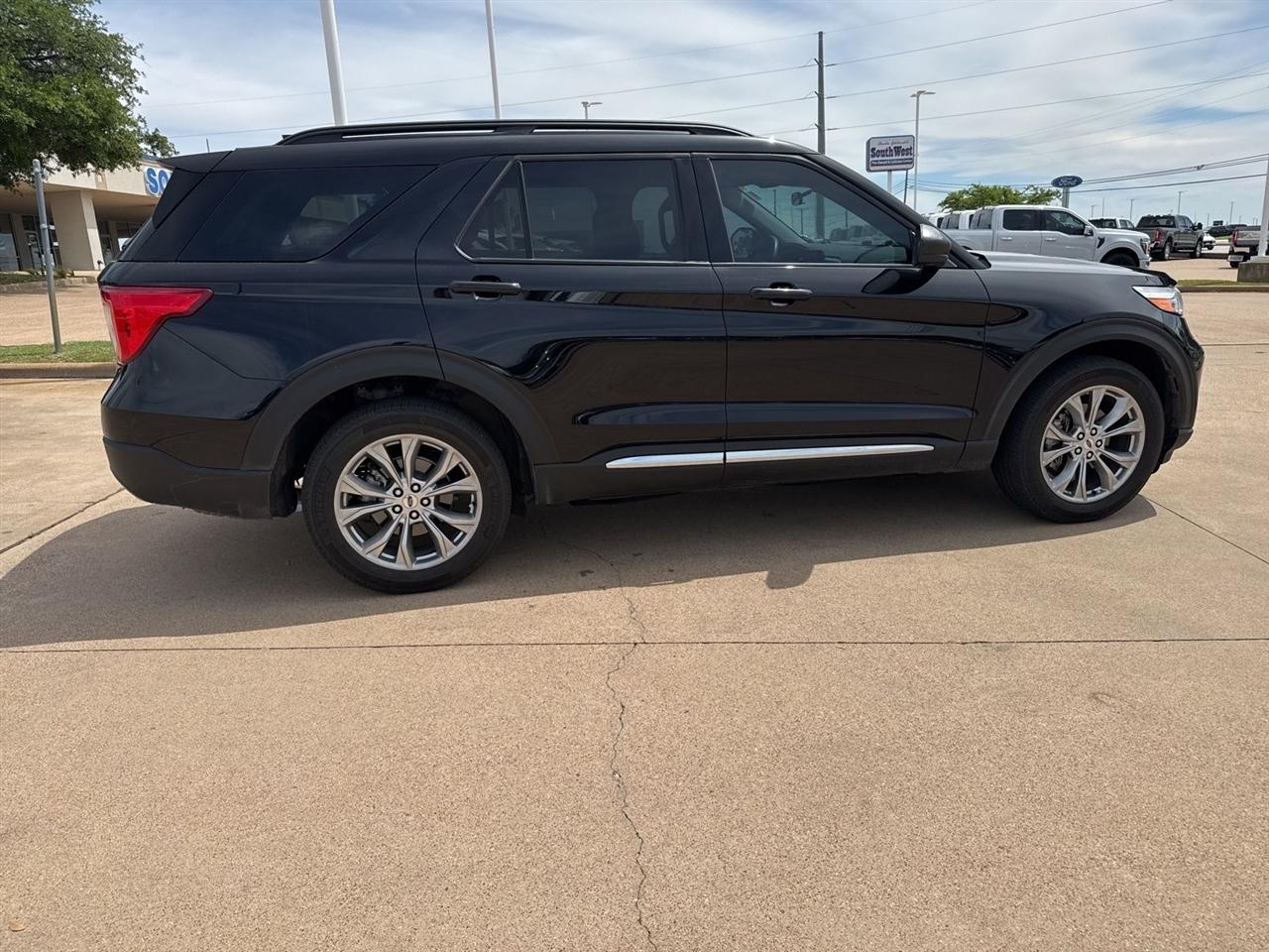 Ford Explorer XLT 4WD 2023