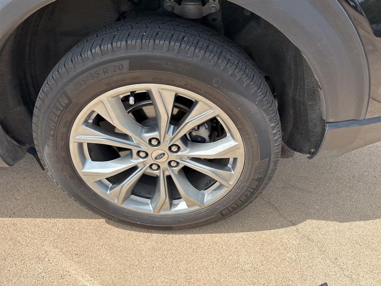 Ford Explorer XLT 4WD 2023