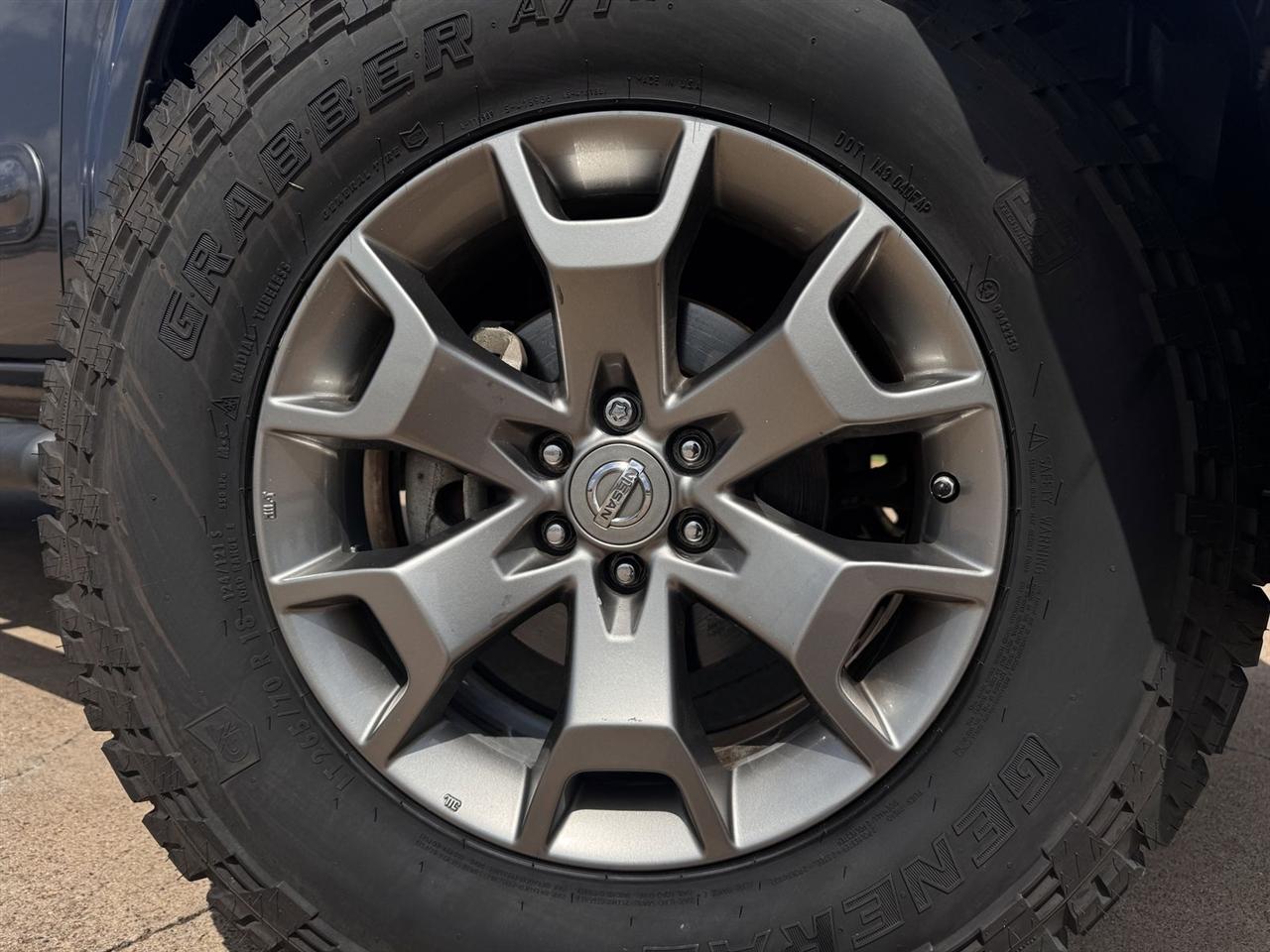 Nissan Frontier 2WD Crew Cab SWB Auto SL *Ltd Avail* 2016