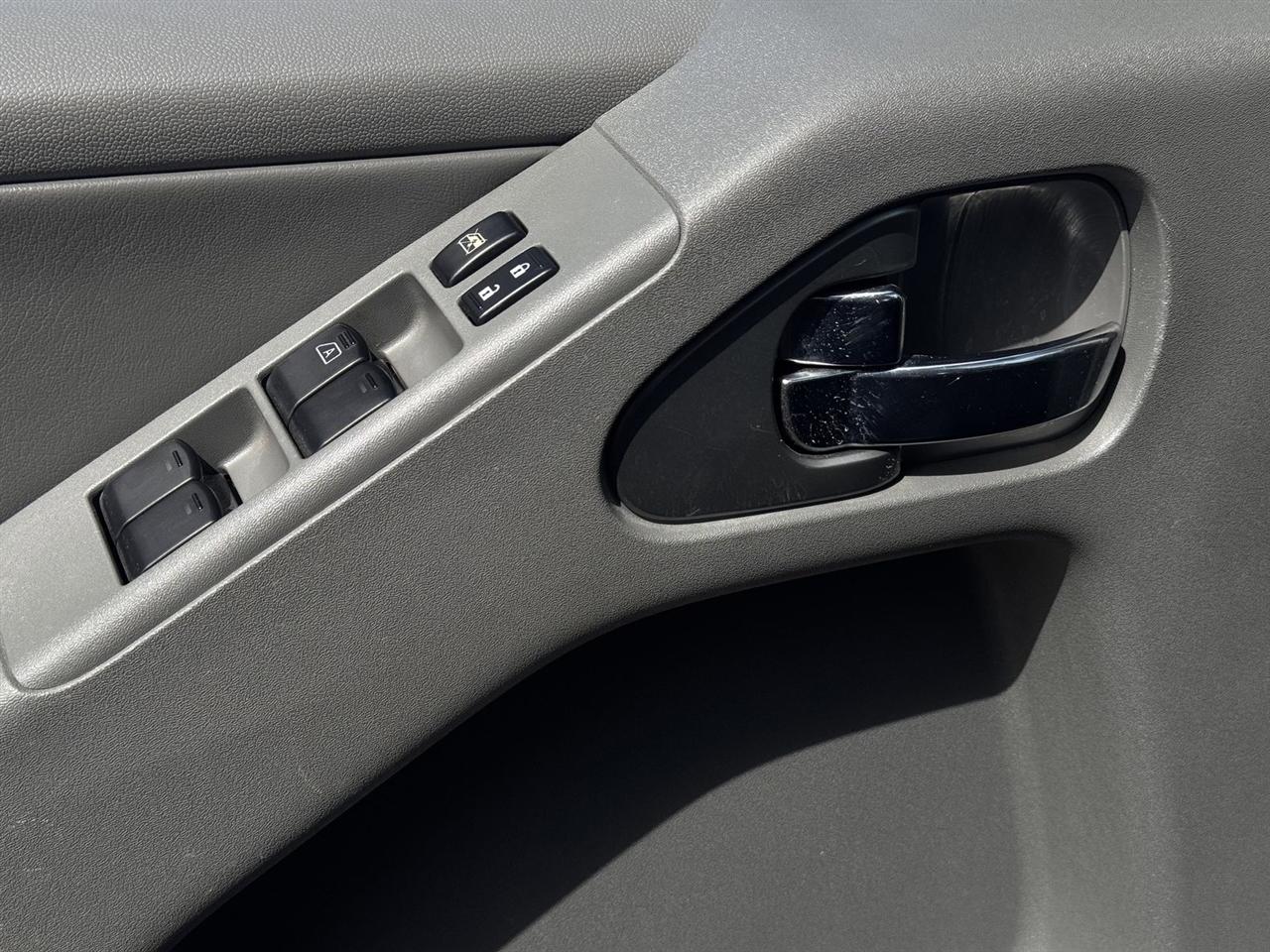 Nissan Frontier 2WD Crew Cab SWB Auto SL *Ltd Avail* 2016