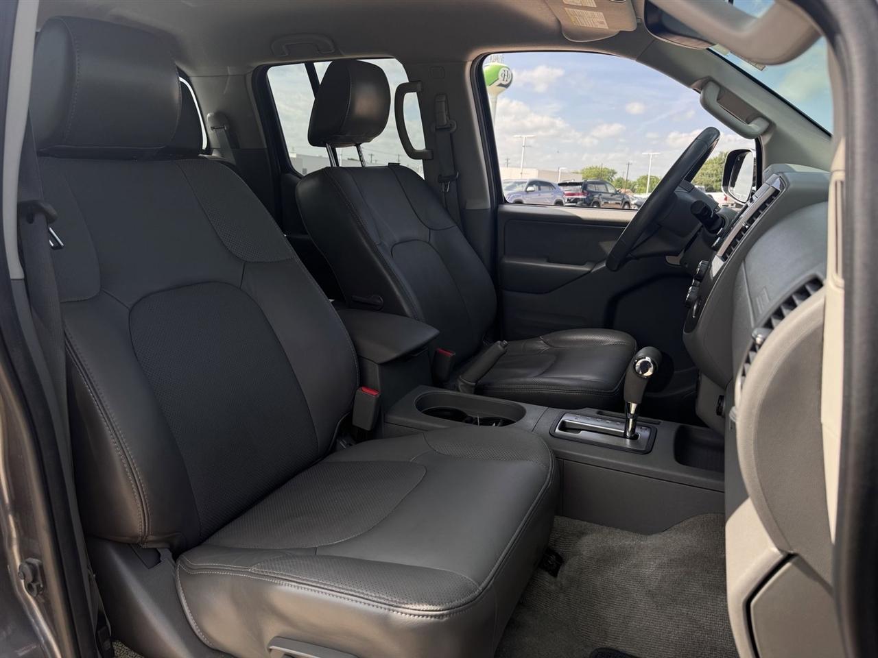 Nissan Frontier 2WD Crew Cab SWB Auto SL *Ltd Avail* 2016