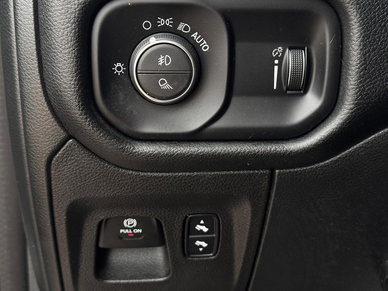 RAM 1500 Lone Star 4x2 Crew Cab 5'7" Box 2022