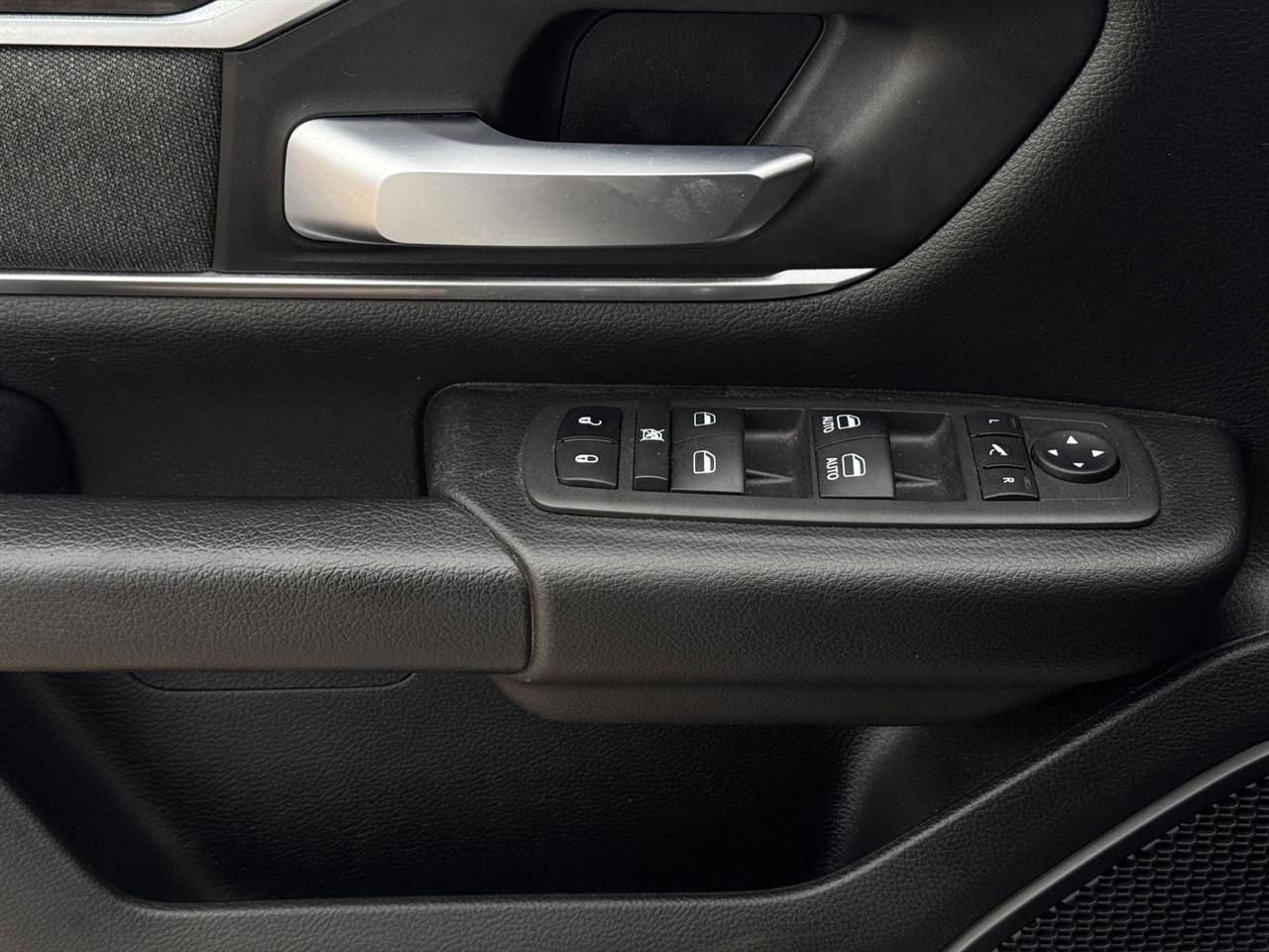 RAM 1500 Lone Star 4x2 Crew Cab 5'7" Box 2022