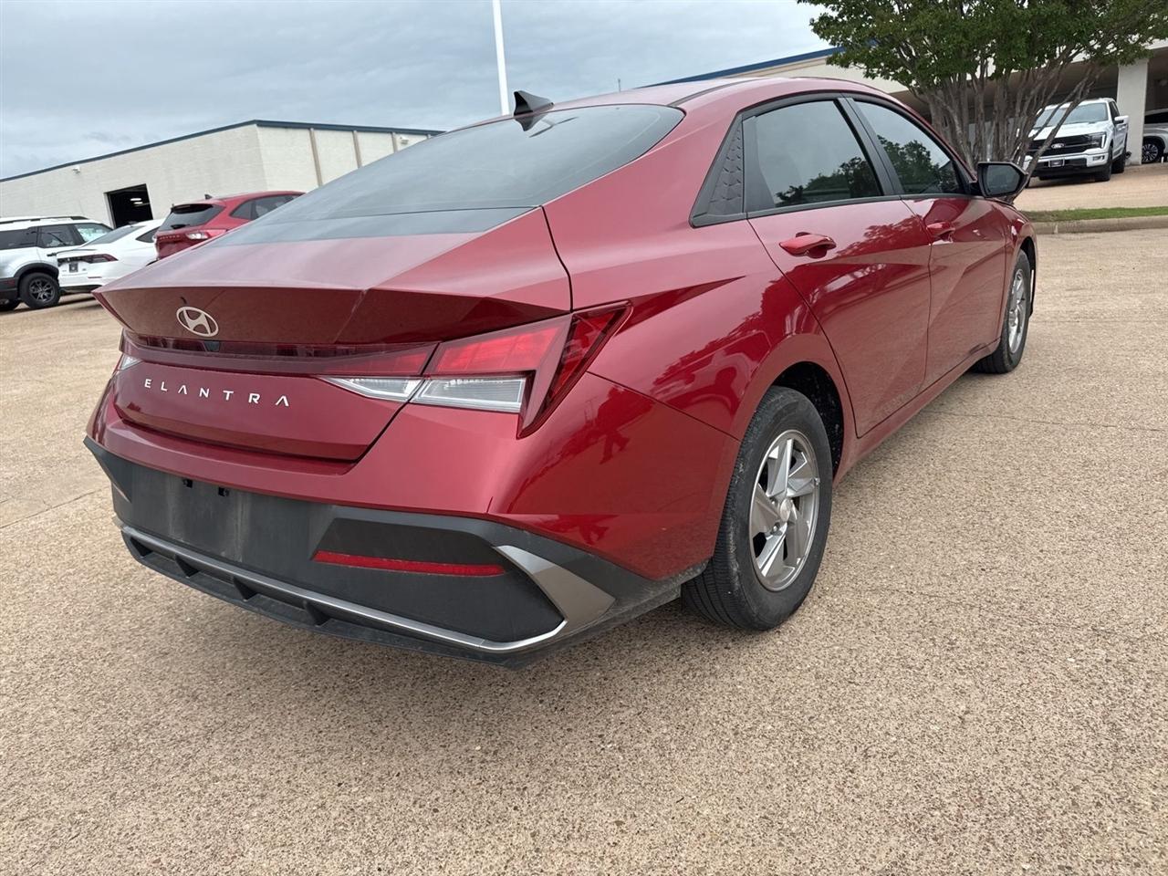 Hyundai Elantra SE IVT 2025