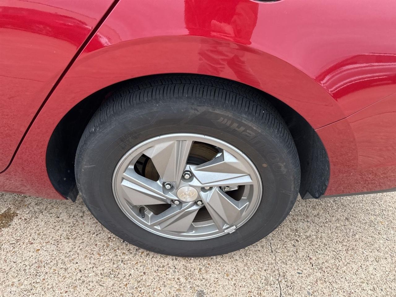 Hyundai Elantra SE IVT 2025