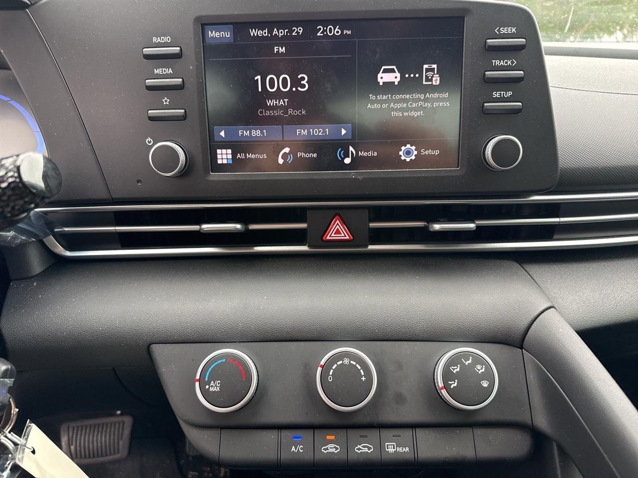 Hyundai Elantra SE IVT 2025