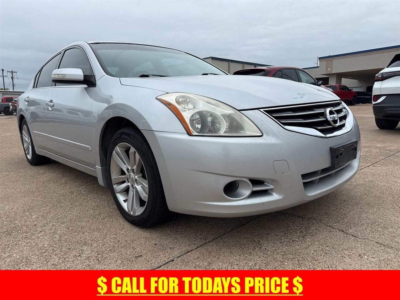Nissan Altima 4dr Sdn V6 CVT 3.5 SR 2012