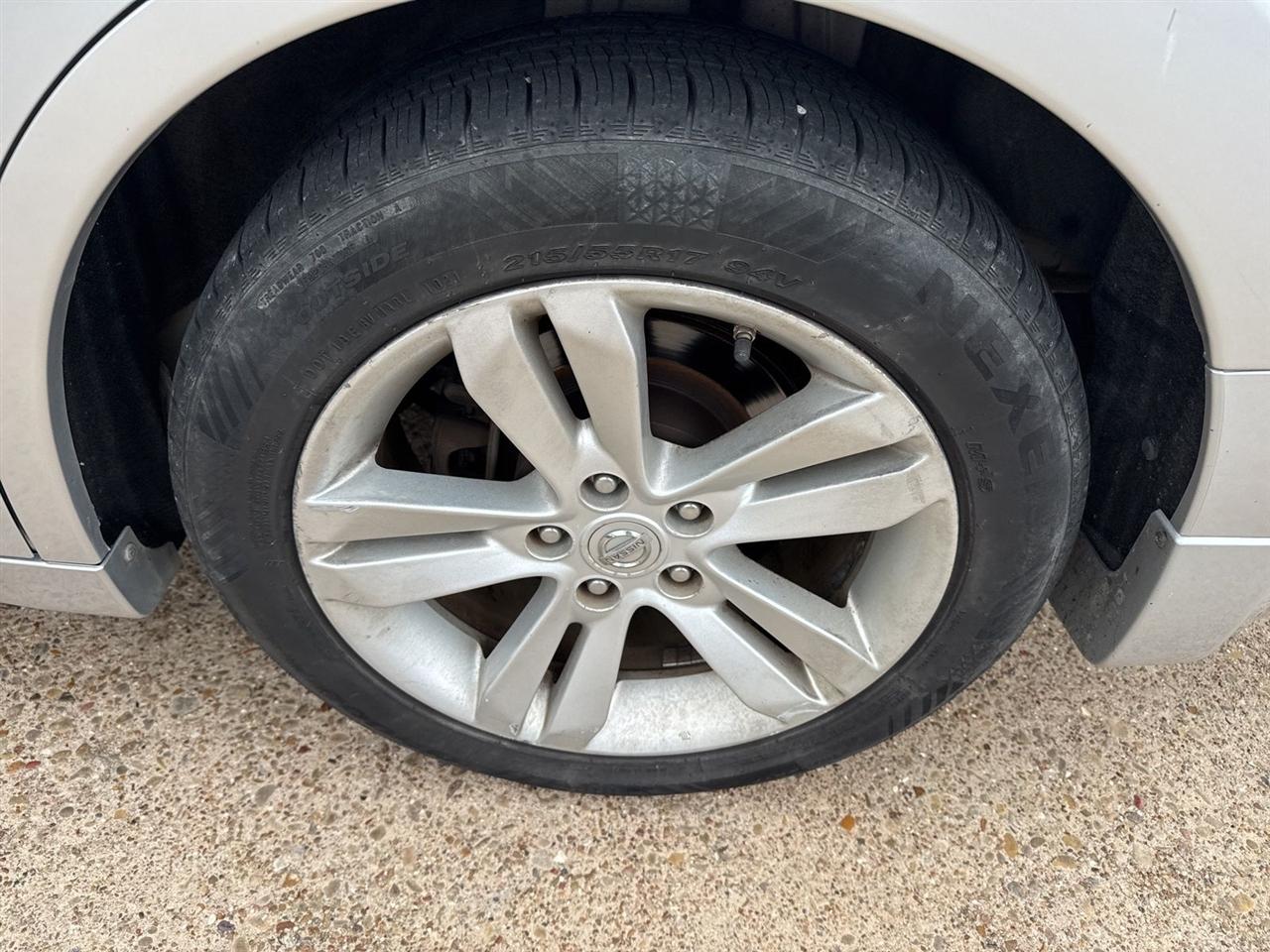 Nissan Altima 4dr Sdn V6 CVT 3.5 SR 2012