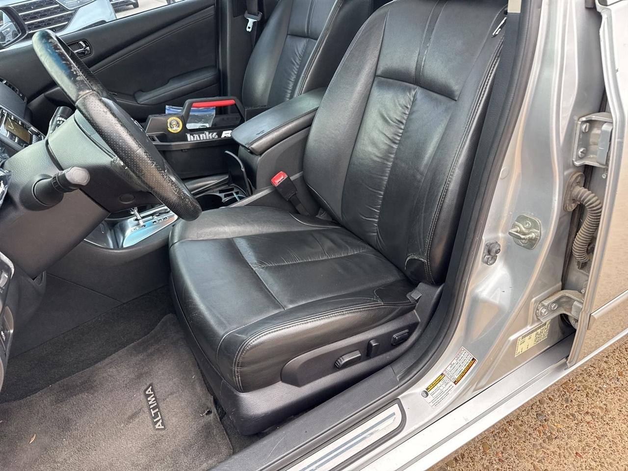 Nissan Altima 4dr Sdn V6 CVT 3.5 SR 2012