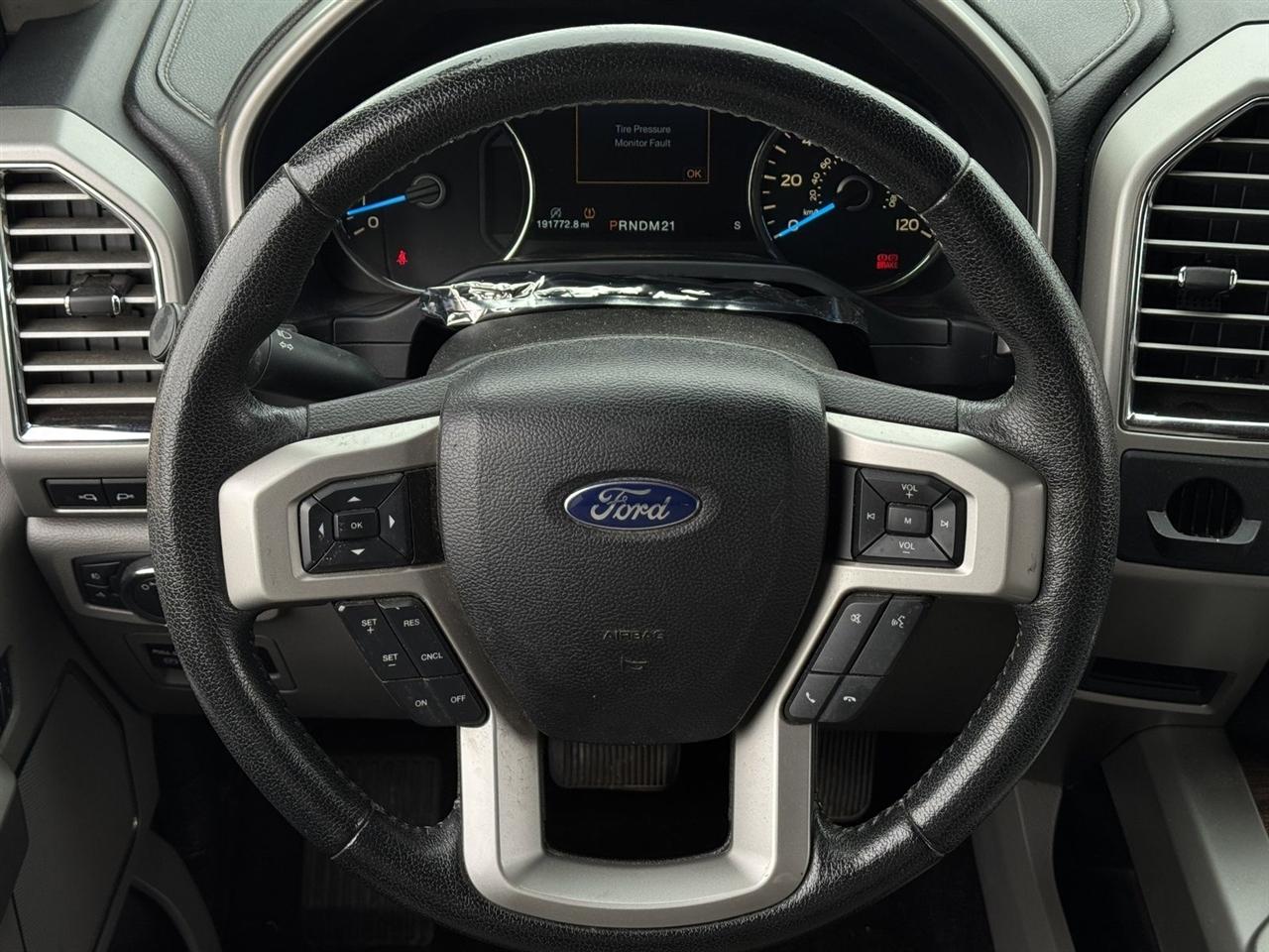 Ford F-150 2WD SuperCrew 157" Lariat 2015