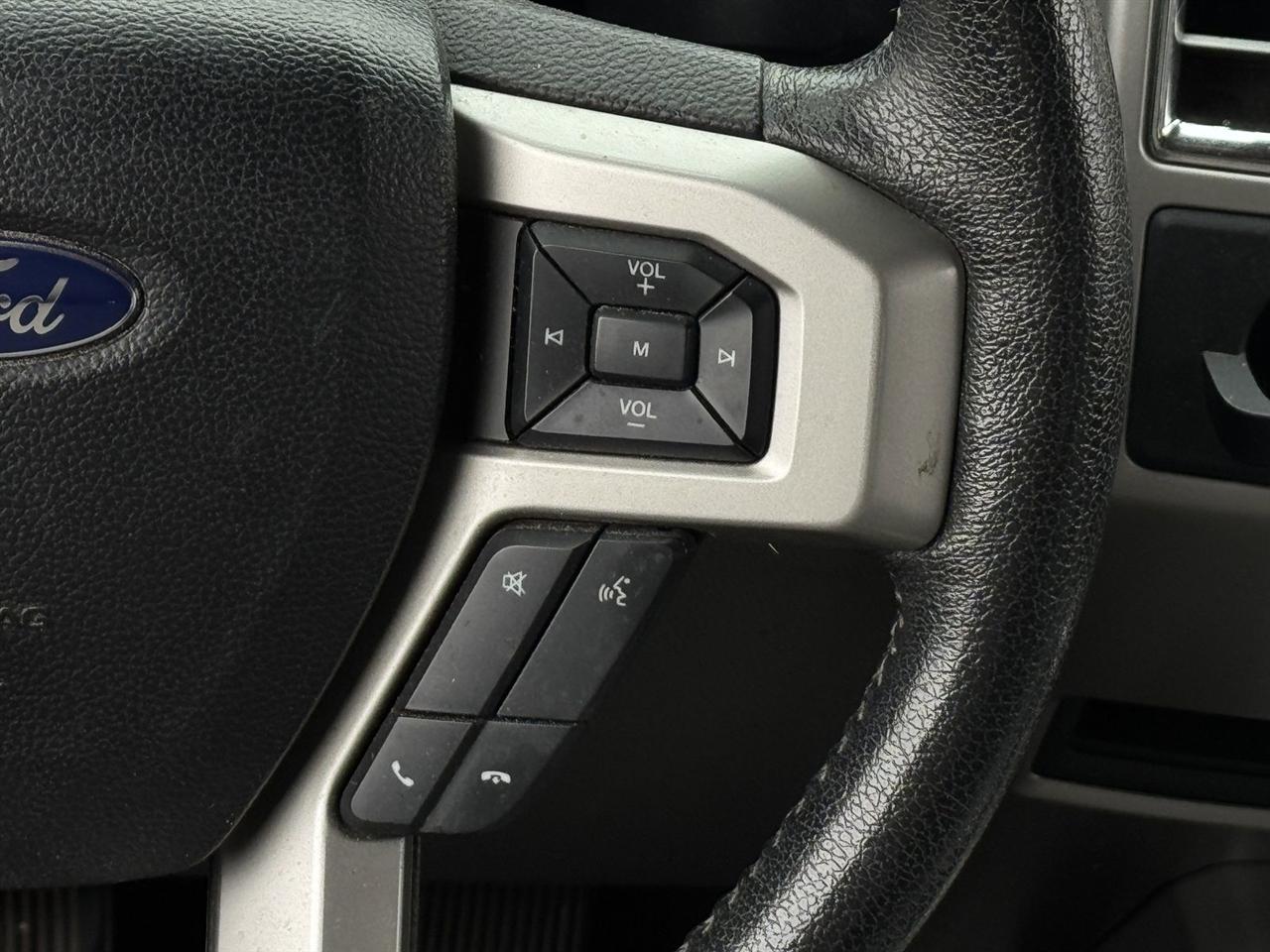 Ford F-150 2WD SuperCrew 157" Lariat 2015