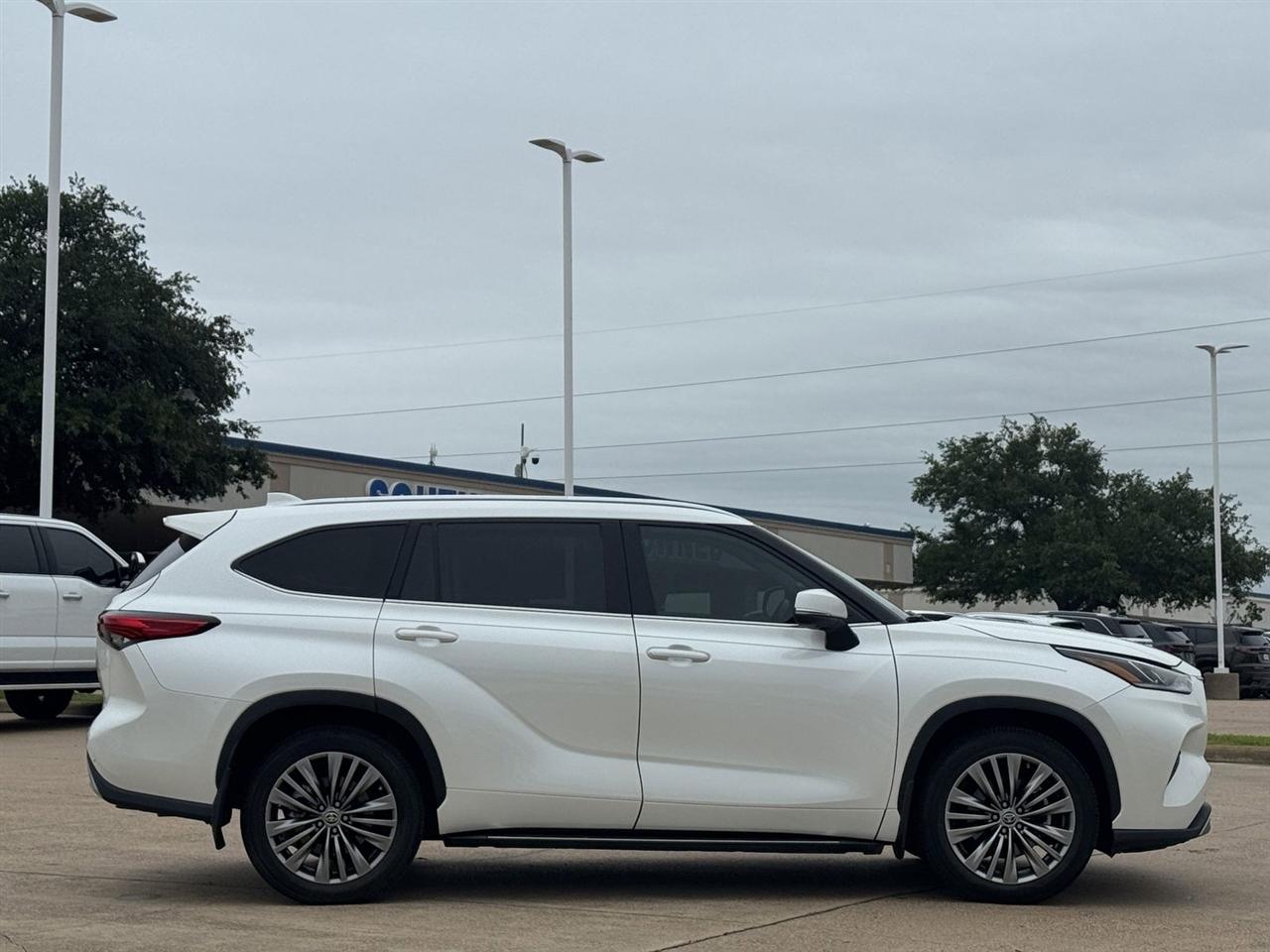 Toyota Highlander Platinum AWD (Natl) 2021