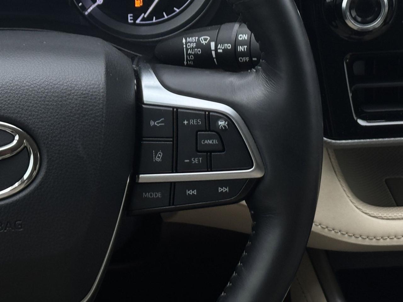 Toyota Highlander Platinum AWD (Natl) 2021