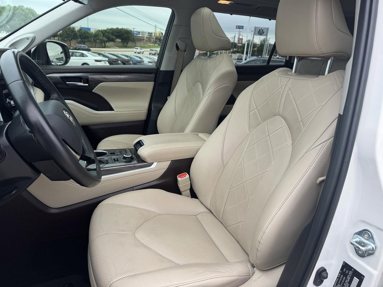 Toyota Highlander Platinum AWD (Natl) 2021