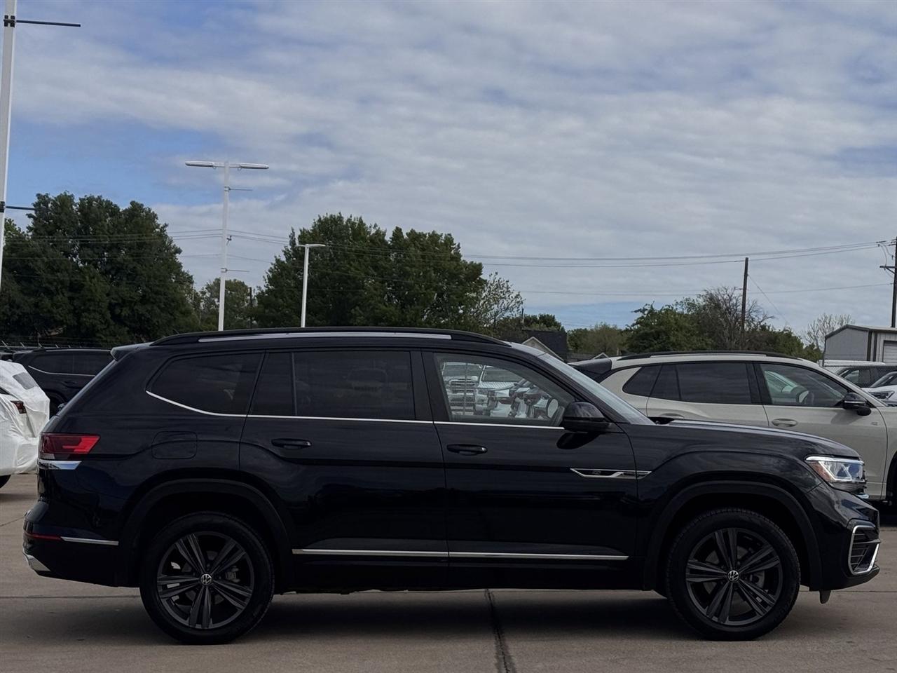 Volkswagen Atlas 2021.5 3.6L V6 SE w/Technology R-Line 4MOTION 2021