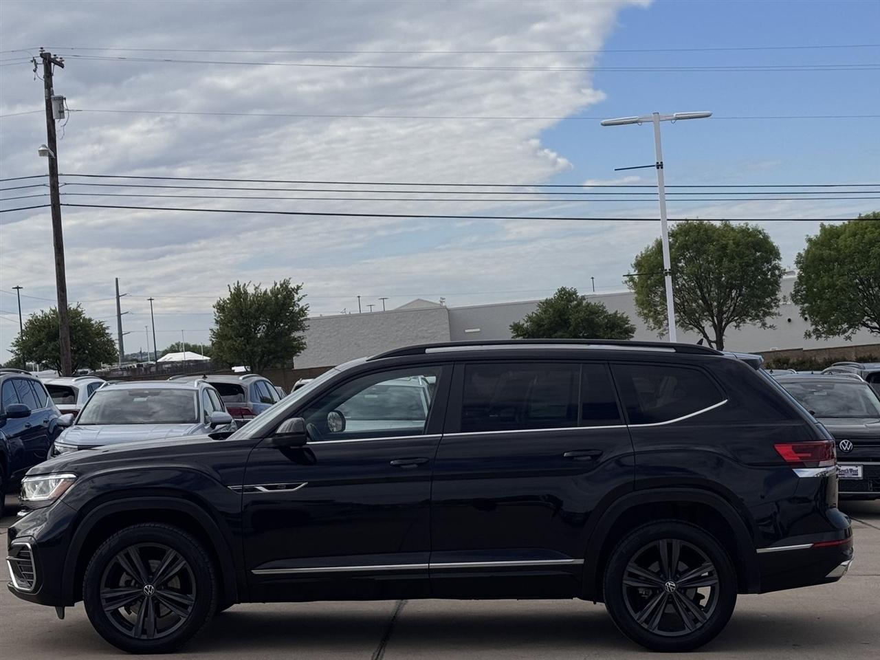 Volkswagen Atlas 2021.5 3.6L V6 SE w/Technology R-Line 4MOTION 2021