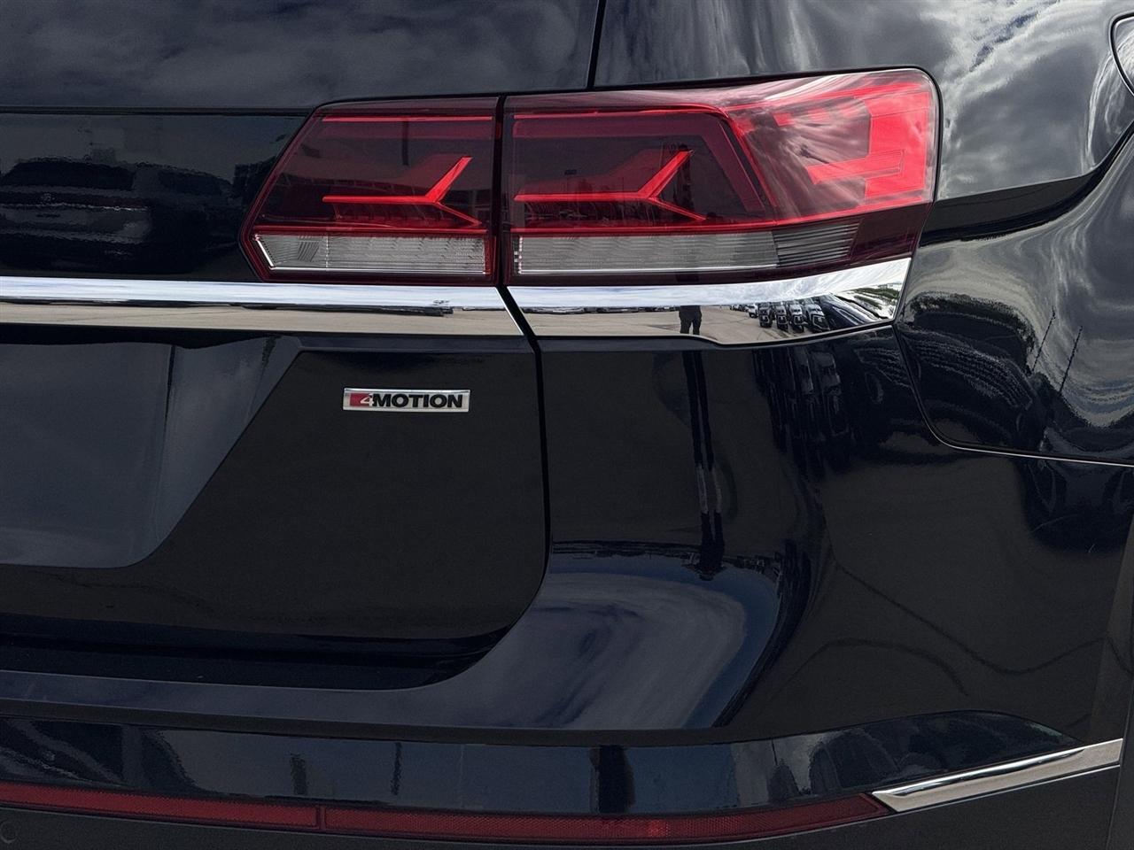 Volkswagen Atlas 2021.5 3.6L V6 SE w/Technology R-Line 4MOTION 2021