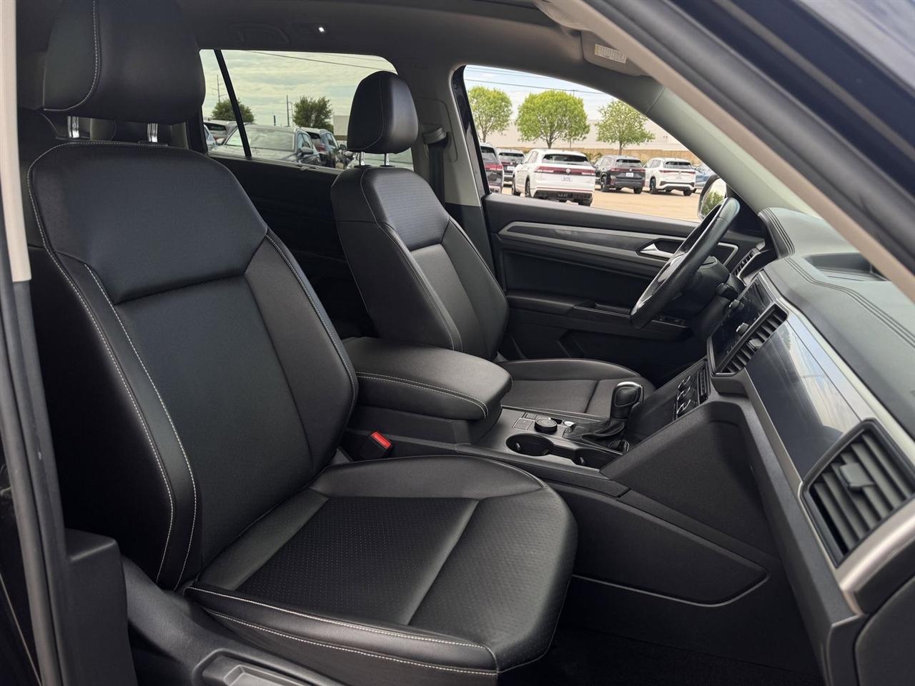 Volkswagen Atlas 2021.5 3.6L V6 SE w/Technology R-Line 4MOTION 2021