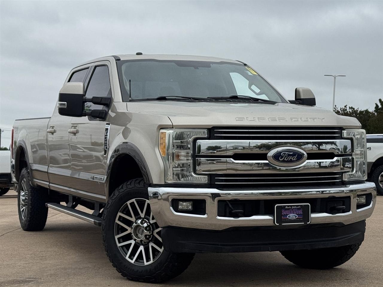 Ford Super Duty F-350 SRW King Ranch 4WD Crew Cab 8' Box 2017