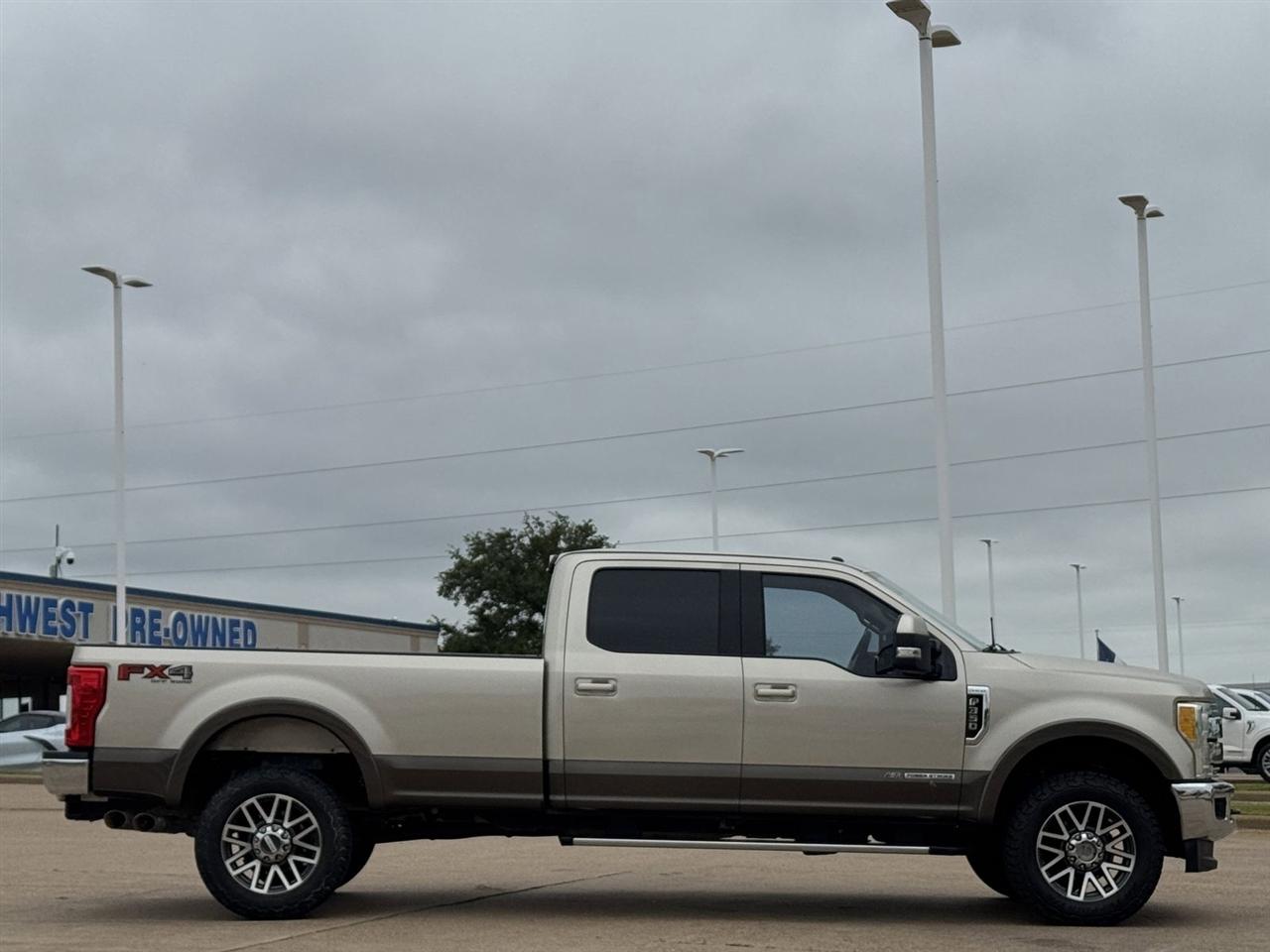 Ford Super Duty F-350 SRW King Ranch 4WD Crew Cab 8' Box 2017