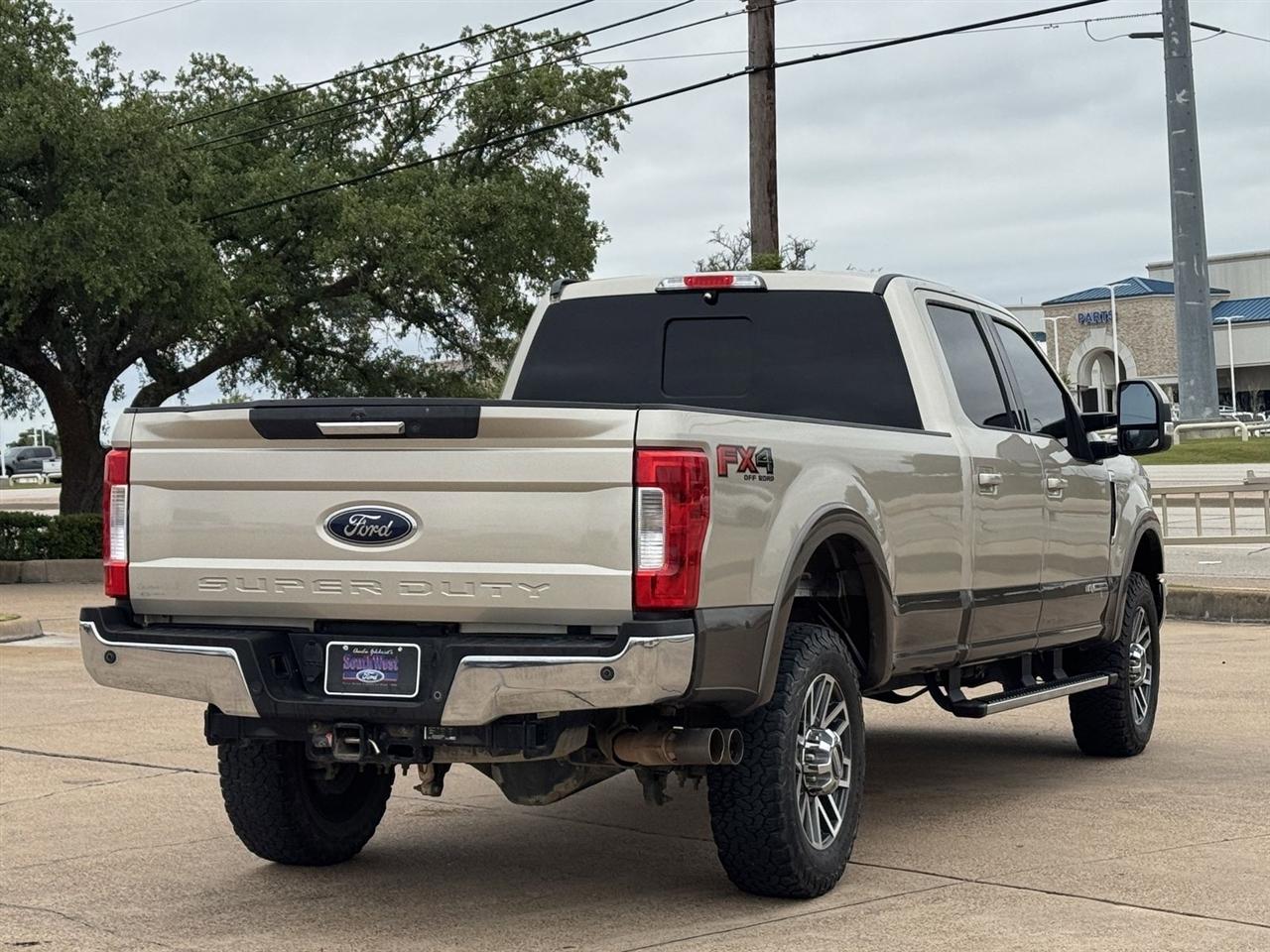 Ford Super Duty F-350 SRW King Ranch 4WD Crew Cab 8' Box 2017