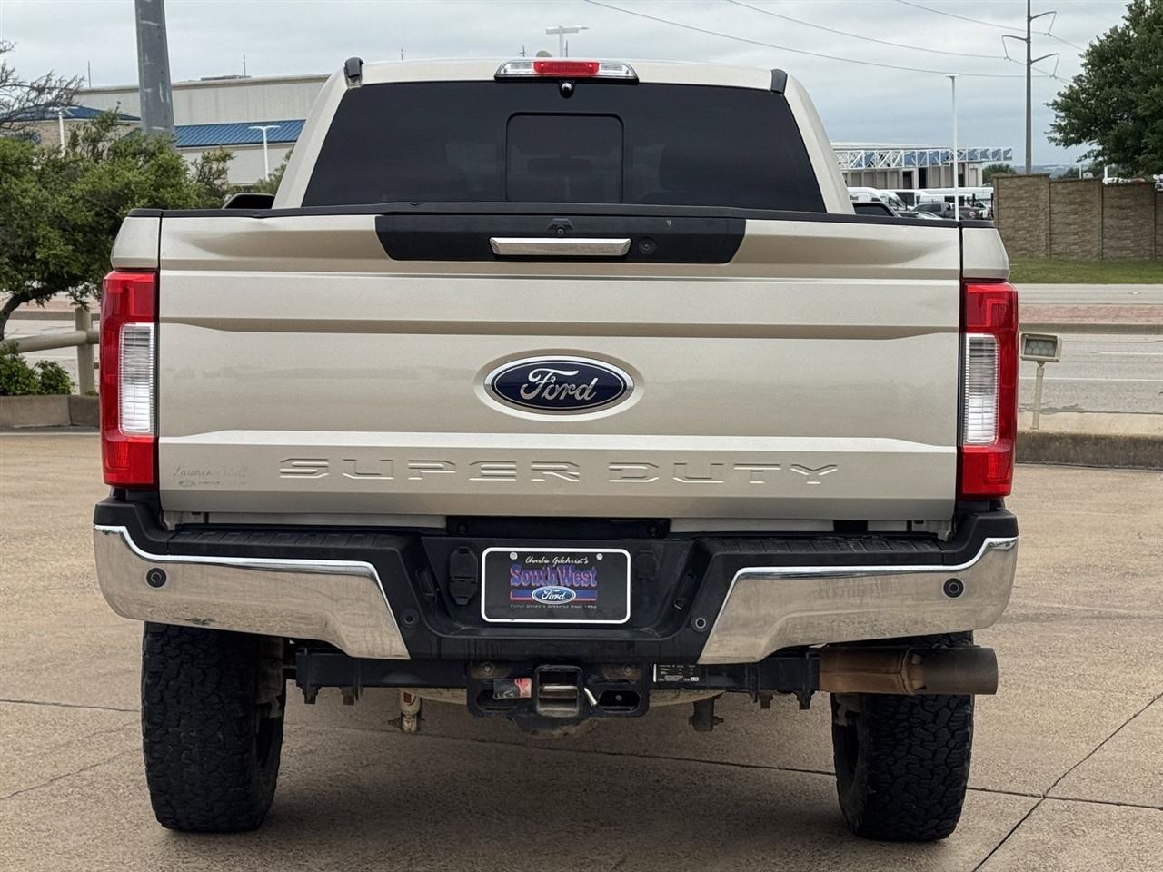 Ford Super Duty F-350 SRW King Ranch 4WD Crew Cab 8' Box 2017
