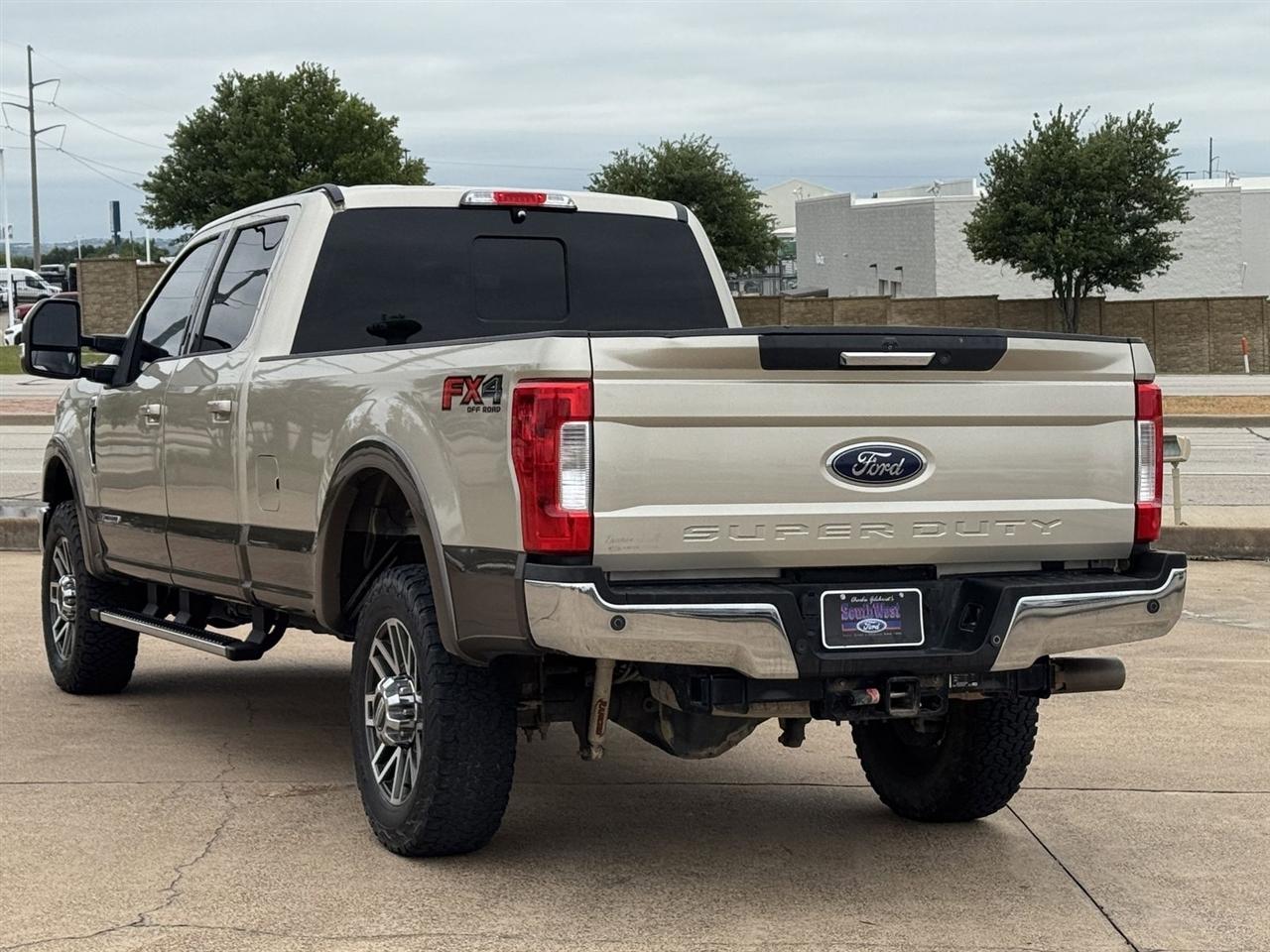 Ford Super Duty F-350 SRW King Ranch 4WD Crew Cab 8' Box 2017
