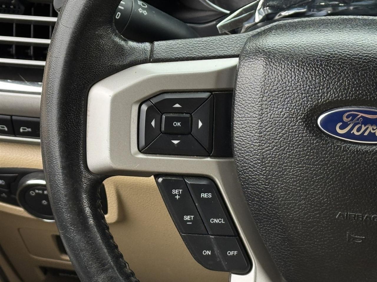 Ford Super Duty F-350 SRW King Ranch 4WD Crew Cab 8' Box 2017