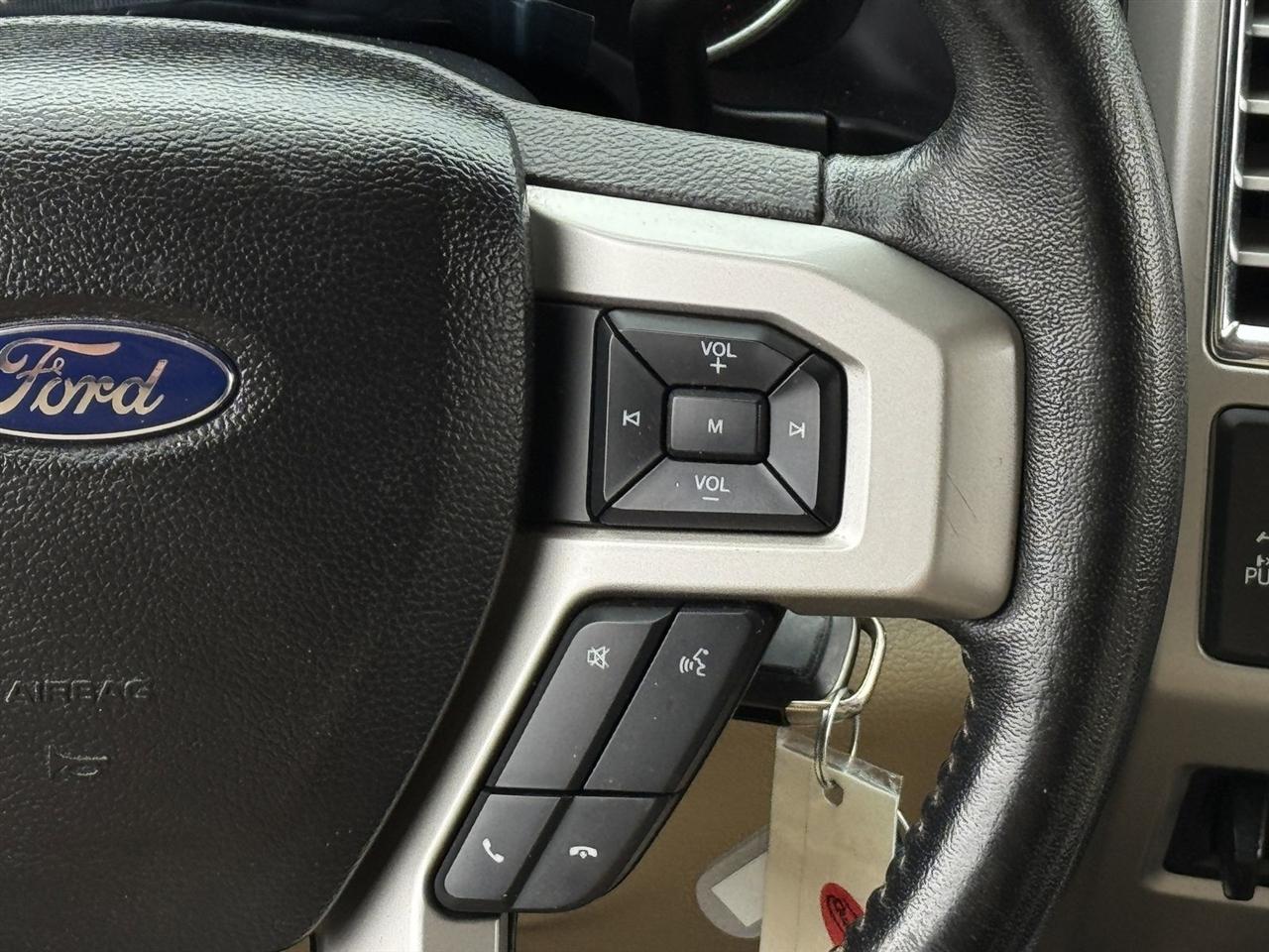 Ford Super Duty F-350 SRW King Ranch 4WD Crew Cab 8' Box 2017