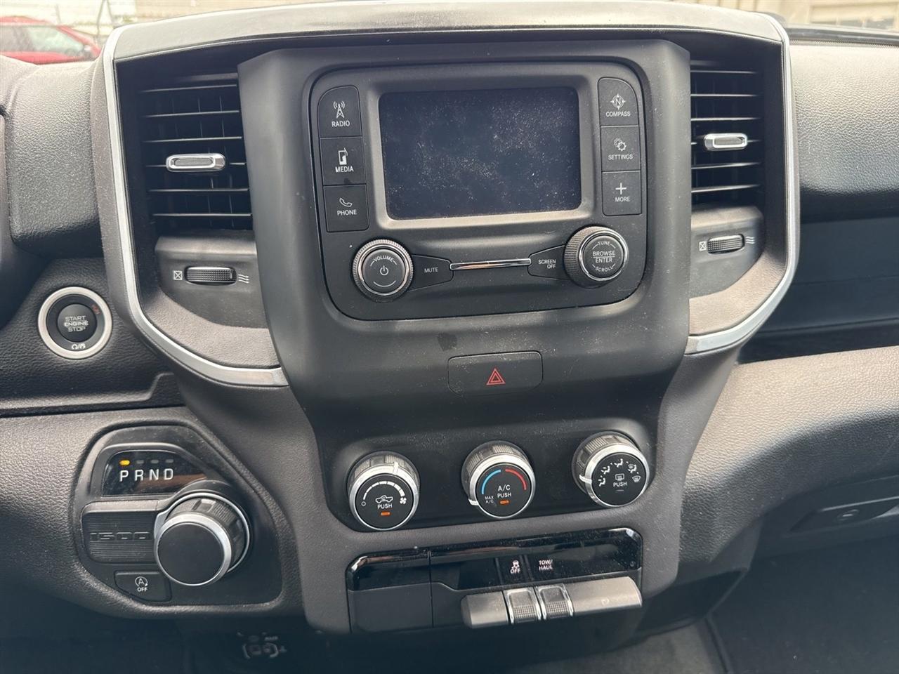 RAM 1500 Big Horn 4x2 Quad Cab 6'4" Box 2022