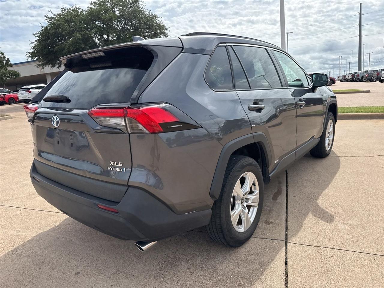 Toyota RAV4 Hybrid XLE AWD (Natl) 2021