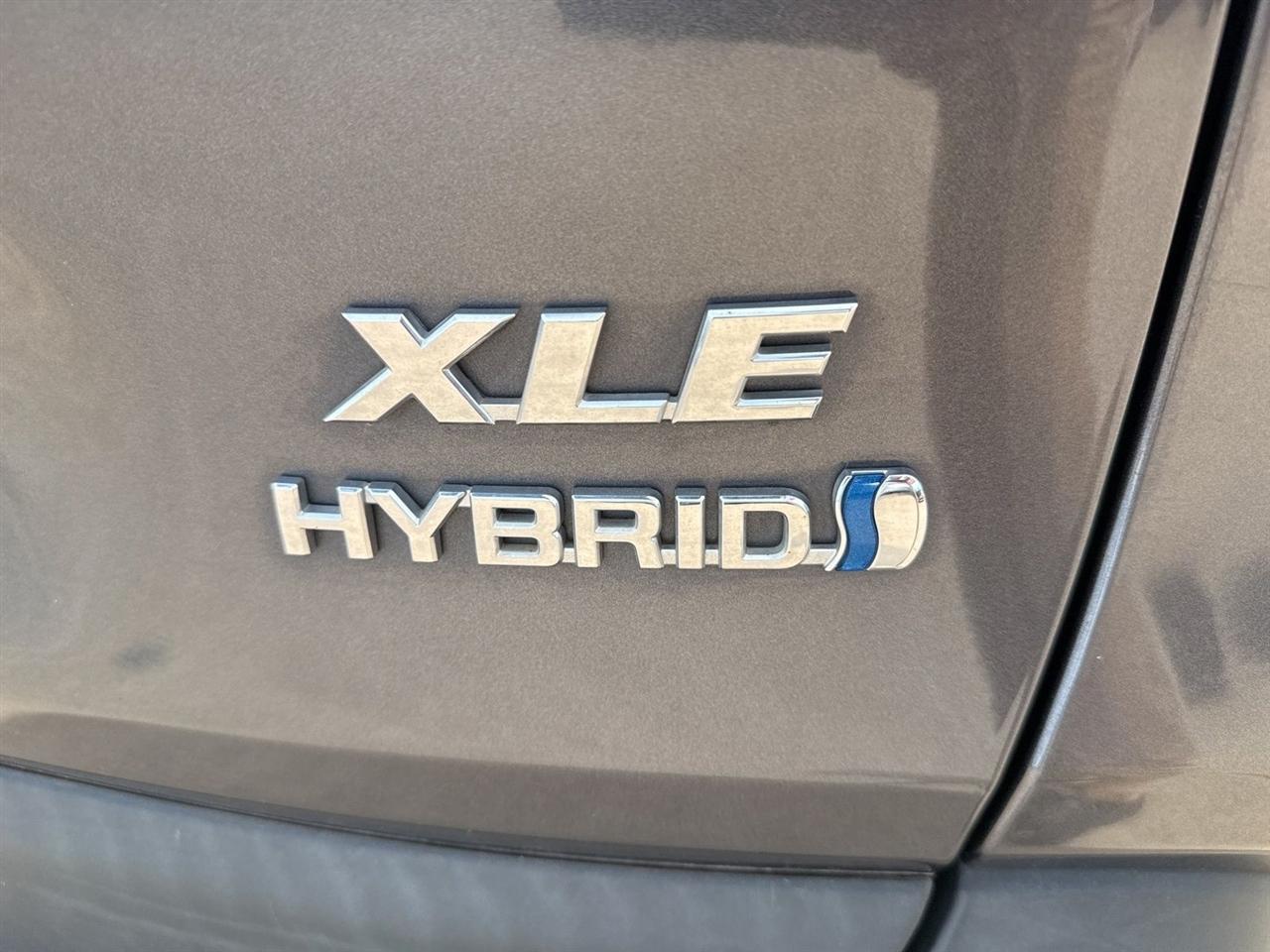 Toyota RAV4 Hybrid XLE AWD (Natl) 2021