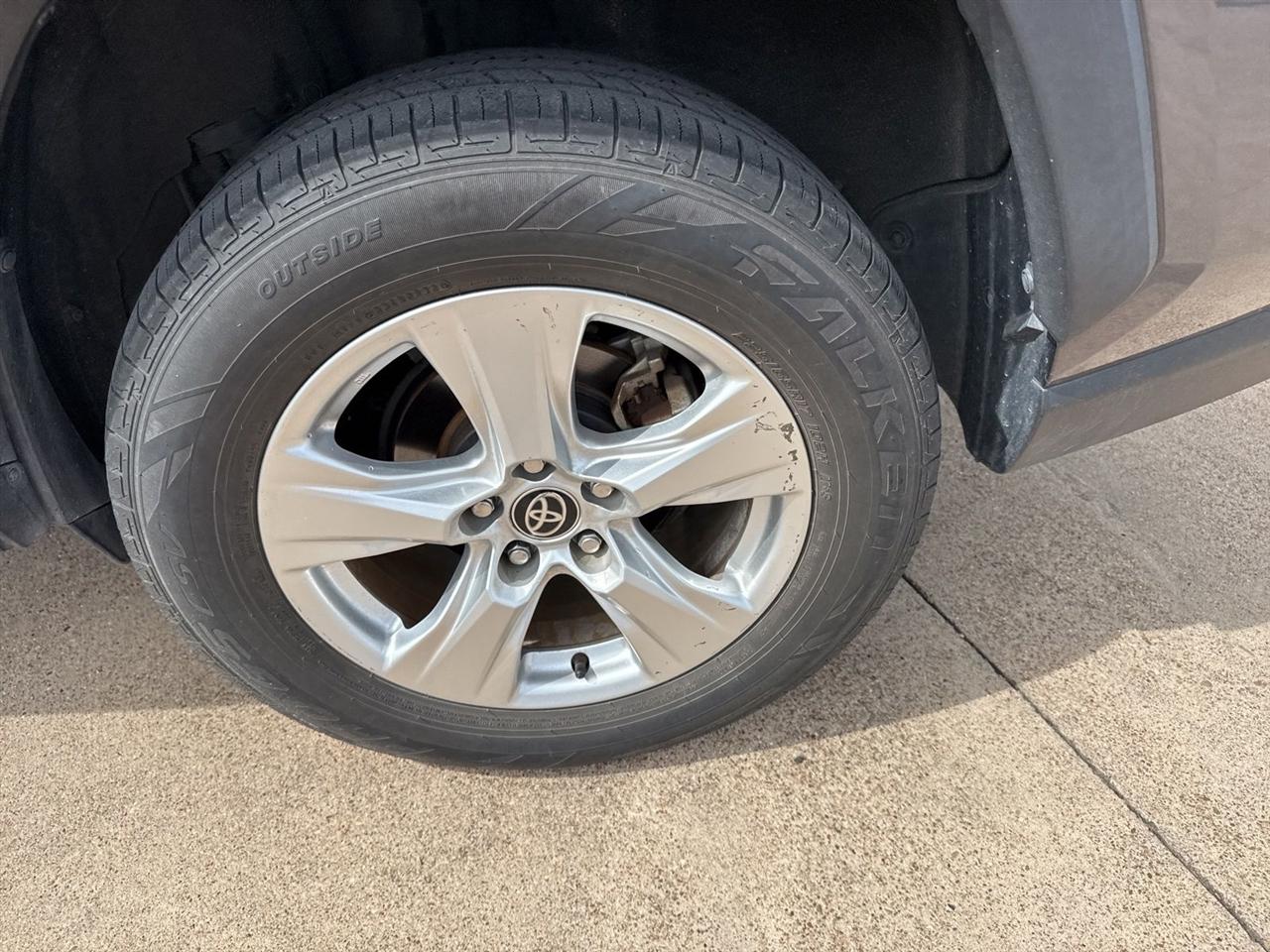 Toyota RAV4 Hybrid XLE AWD (Natl) 2021