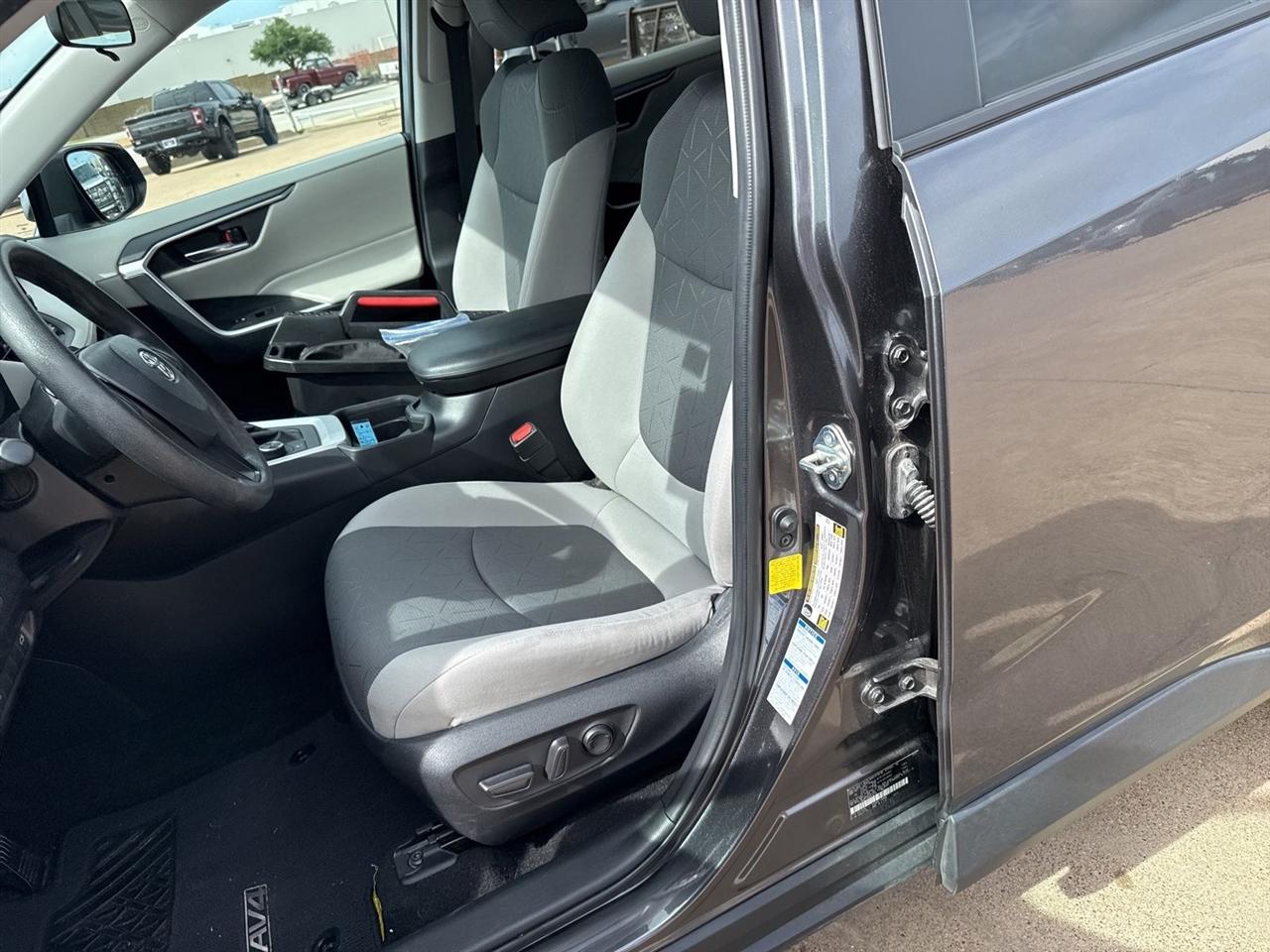 Toyota RAV4 Hybrid XLE AWD (Natl) 2021