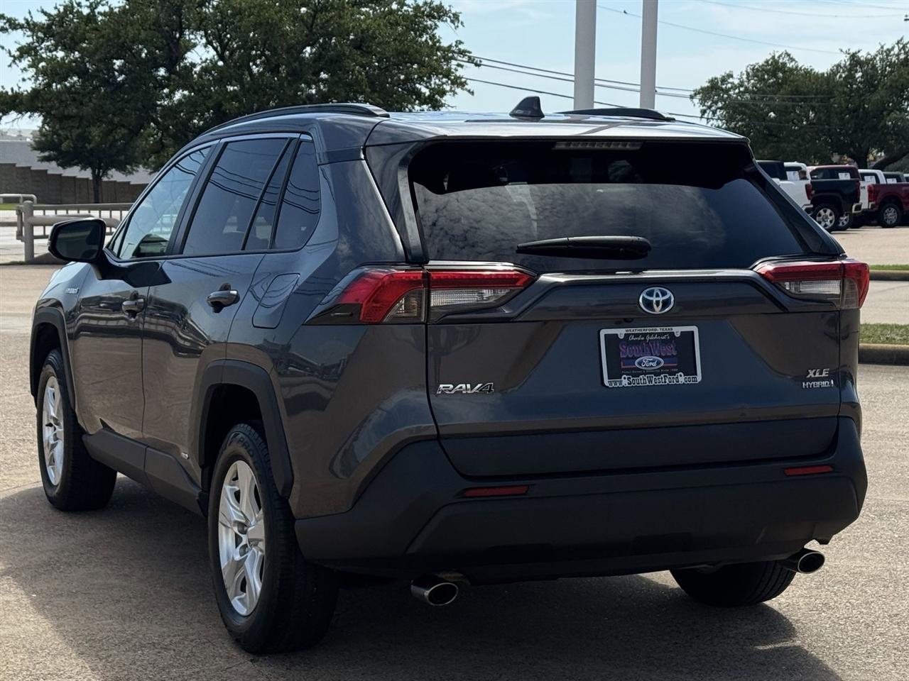 Toyota RAV4 Hybrid XLE AWD (Natl) 2021