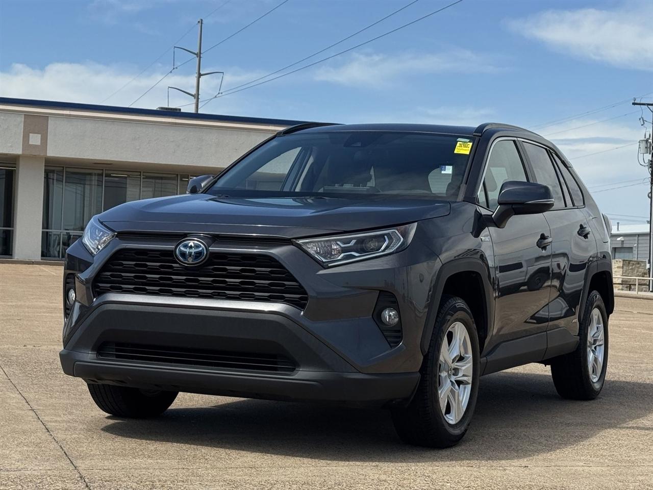 Toyota RAV4 Hybrid XLE AWD (Natl) 2021