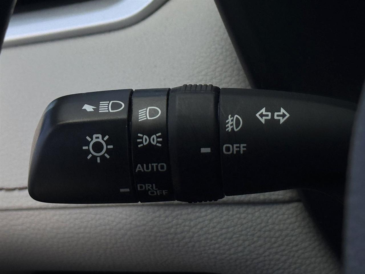 Toyota RAV4 Hybrid XLE AWD (Natl) 2021