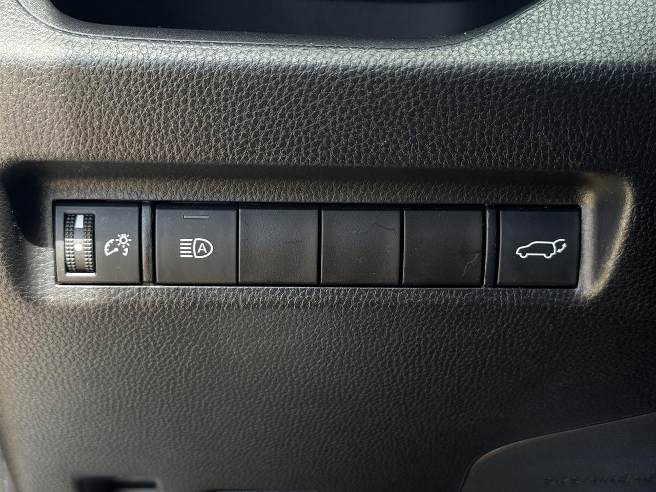 Toyota RAV4 Hybrid XLE AWD (Natl) 2021