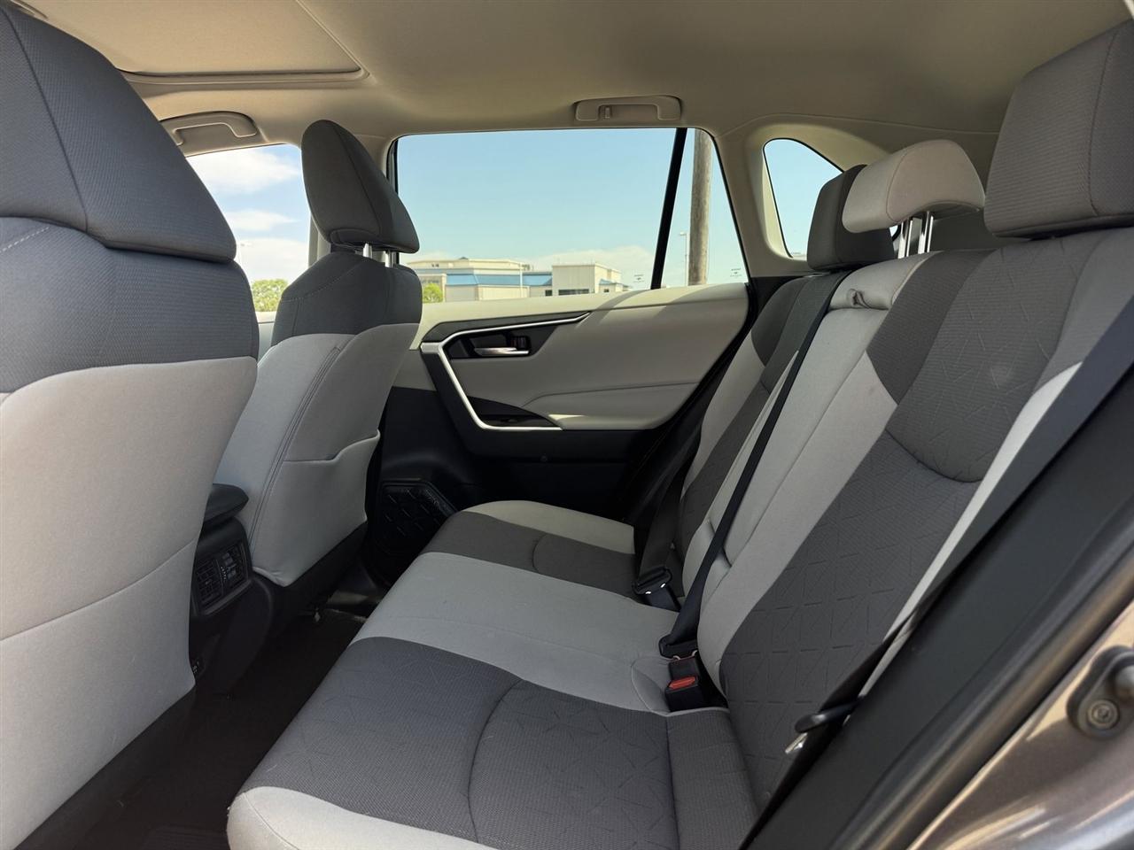 Toyota RAV4 Hybrid XLE AWD (Natl) 2021