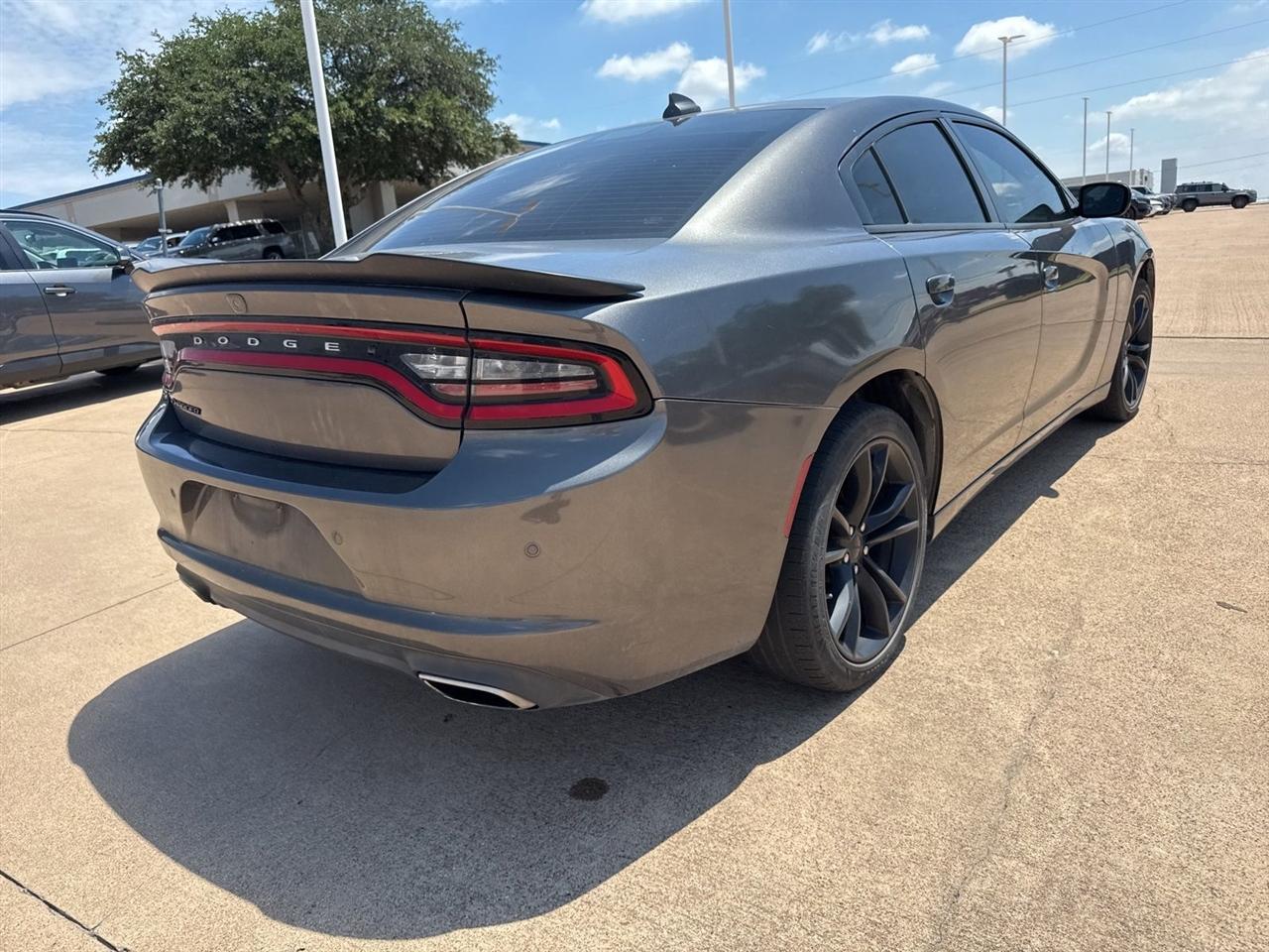 Dodge Charger 4dr Sdn SXT RWD 2016