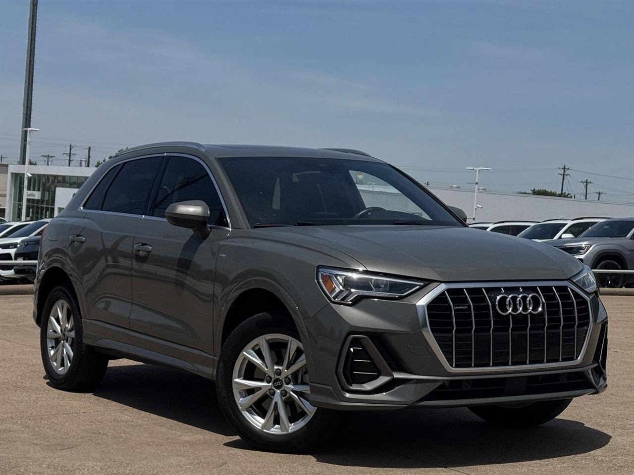 Audi Q3 S line Premium Plus 45 TFSI quattro 2022