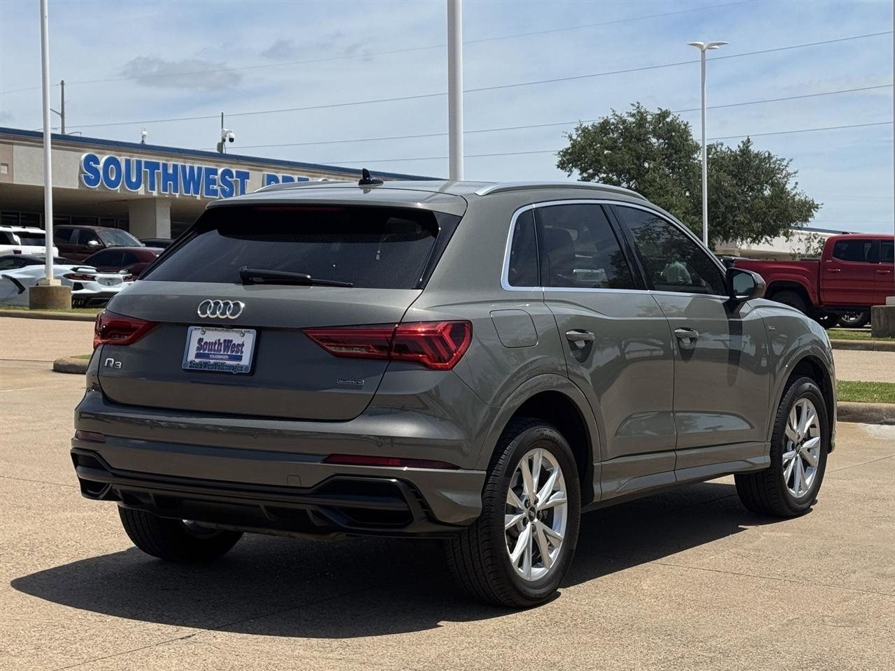 Audi Q3 S line Premium Plus 45 TFSI quattro 2022