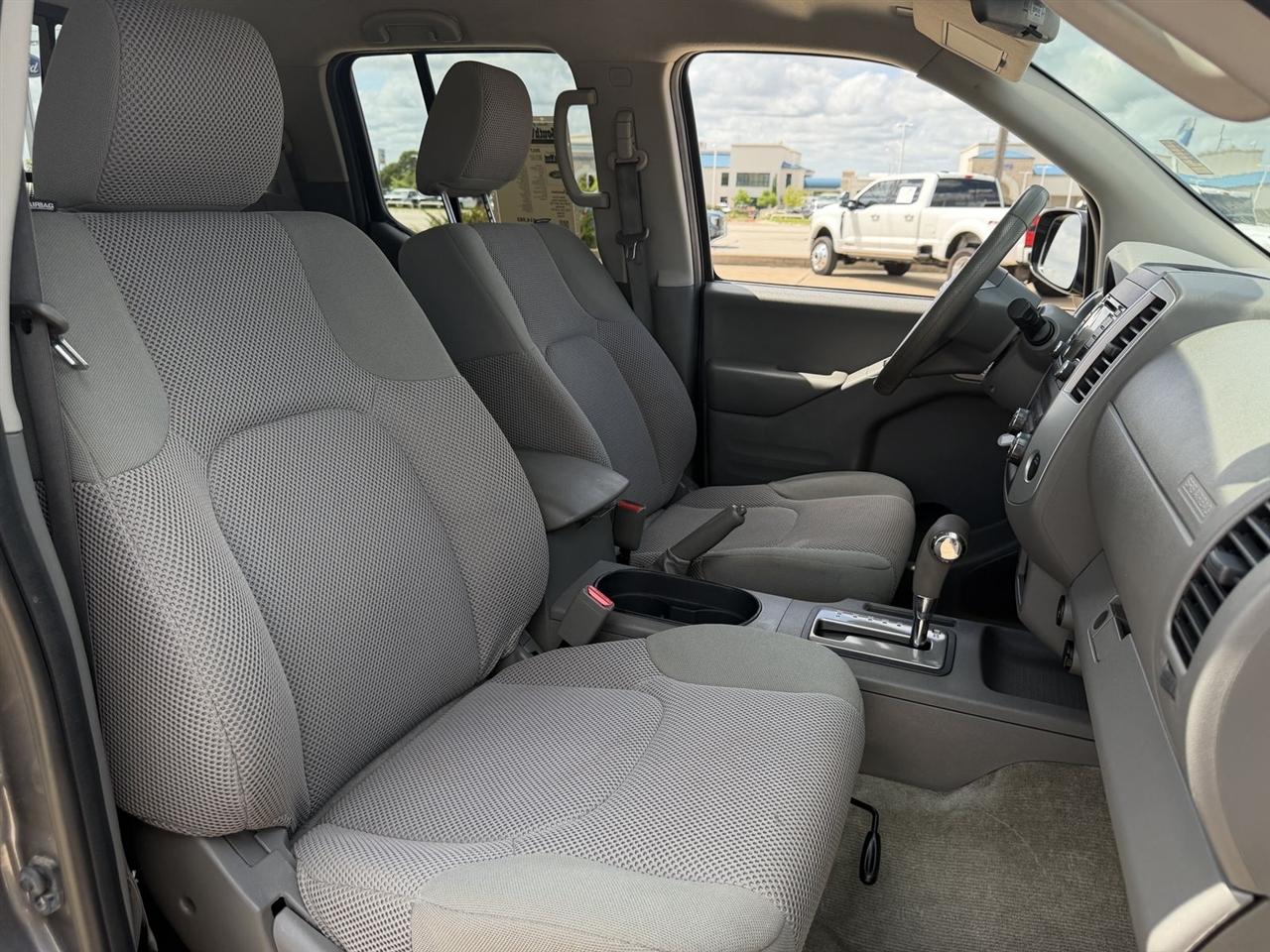 Nissan Frontier Crew Cab 4x2 SV V6 Auto 2017